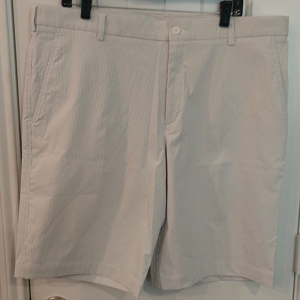 Nike Golf Men's 38 Waist Flat Front Golf Shorts Light Gray and White Striped